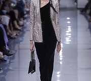 &bdquo;Giorgio Armani Priv&eacute;&ldquo; 2016 m. rudens-žiemos auk&scaron;tosios mados kolekcijos modelis