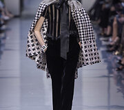 &bdquo;Giorgio Armani Priv&eacute;&ldquo; 2016 m. rudens-žiemos auk&scaron;tosios mados kolekcijos modelis