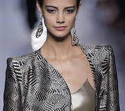 &bdquo;Giorgio Armani Priv&eacute;&ldquo; 2016 m. rudens-žiemos auk&scaron;tosios mados kolekcijos modelis
