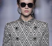 &bdquo;Giorgio Armani Priv&eacute;&ldquo; 2016 m. rudens-žiemos auk&scaron;tosios mados kolekcijos modelis