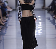 &bdquo;Giorgio Armani Priv&eacute;&ldquo; 2016 m. rudens-žiemos auk&scaron;tosios mados kolekcijos modelis
