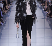 &bdquo;Giorgio Armani Priv&eacute;&ldquo; 2016 m. rudens-žiemos auk&scaron;tosios mados kolekcijos modelis 