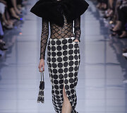&bdquo;Giorgio Armani Priv&eacute;&ldquo; 2016 m. rudens-žiemos auk&scaron;tosios mados kolekcijos modelis 