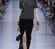 &bdquo;Giorgio Armani Priv&eacute;&ldquo; 2016 m. rudens-žiemos auk&scaron;tosios mados kolekcijos modelis 