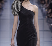 &bdquo;Giorgio Armani Priv&eacute;&ldquo; 2016 m. rudens-žiemos auk&scaron;tosios mados kolekcijos modelis 