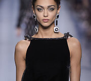 &bdquo;Giorgio Armani Priv&eacute;&ldquo; 2016 m. rudens-žiemos auk&scaron;tosios mados kolekcijos modelis 