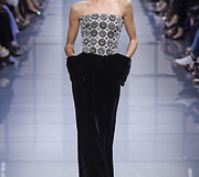 &bdquo;Giorgio Armani Priv&eacute;&ldquo; 2016 m. rudens-žiemos auk&scaron;tosios mados kolekcijos modelis 