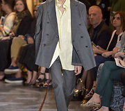 &bdquo;Vetements&ldquo; 2016 m. rudens-žiemos auk&scaron;tosios mados kolekcijos modelis