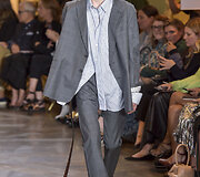 &bdquo;Vetements&ldquo; 2016 m. rudens-žiemos auk&scaron;tosios mados kolekcijos modelis