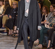 &bdquo;Vetements&ldquo; 2016 m. rudens-žiemos auk&scaron;tosios mados kolekcijos modelis