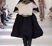 &bdquo;Maison Margiela&ldquo; 2016 m. rudens-žiemos auk&scaron;tosios mados kolekcijos modelis