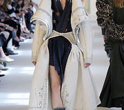 &bdquo;Maison Margiela&ldquo; 2016 m. rudens-žiemos auk&scaron;tosios mados kolekcijos modelis