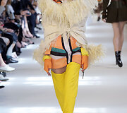 &bdquo;Maison Margiela&ldquo; 2016 m. rudens-žiemos auk&scaron;tosios mados kolekcijos modelis