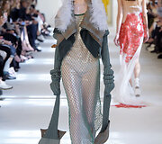 &bdquo;Maison Margiela&ldquo; 2016 m. rudens-žiemos auk&scaron;tosios mados kolekcijos modelis