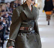&bdquo;Maison Margiela&ldquo; 2016 m. rudens-žiemos auk&scaron;tosios mados kolekcijos modelis