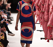 &bdquo;Henrik Vibskov&ldquo; 2017 m. pavasario-vasaros kolekcijos modelis