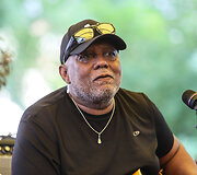 Nemokamas Carlos Johson koncertas