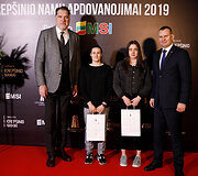 Raudono kilimo svečiai