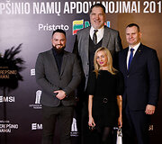 Raudono kilimo svečiai