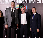 Raudono kilimo svečiai