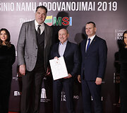 Raudono kilimo svečiai