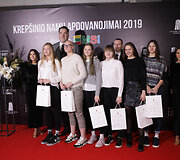 Raudono kilimo svečiai