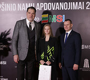 Raudono kilimo svečiai