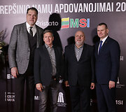 Raudono kilimo svečiai