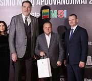 Raudono kilimo svečiai