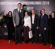 Raudono kilimo svečiai