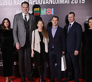 Raudono kilimo svečiai