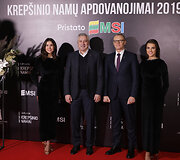 Raudono kilimo svečiai