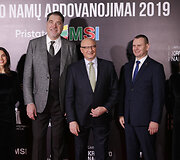 Raudono kilimo svečiai