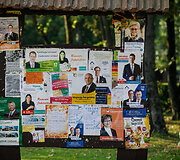 Rinkiminiai plakatai Gri&scaron;kabūdyje