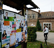 Rinkiminiai plakatai Gri&scaron;kabūdyje