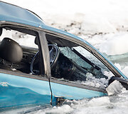 I&scaron; Kauno marių dugno traukiamas automobilis