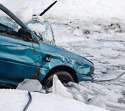 I&scaron; Kauno marių dugno traukiamas automobilis