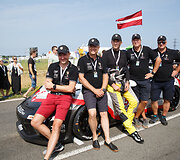 &Scaron;ventinė automobilių rikiuotė prie&scaron; startą