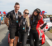 &Scaron;ventinė automobilių rikiuotė prie&scaron; startą