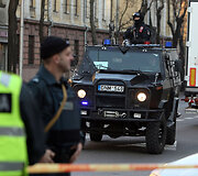 Policininkai prie Lietuvos banko kasų Kaune