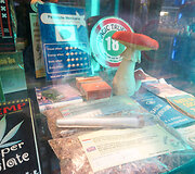 Svaigalų krautuvės vitrina