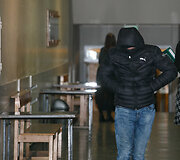 Laimis Stuopelis teisme slėpė veidą