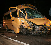 Mikroautobuso ir lengvojo automobilio avarija