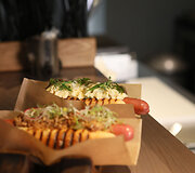 &bdquo;ManGi Hot Dogs&ldquo; de&scaron;rainiai