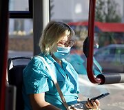 Vie&scaron;ojo transporto kontrolė Vilniuje primena keleiviams dėvėti kaukes