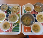 Pačių vaikų gaminta daržovių sriuba
