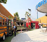 Olandijos paviljonas &ndash; vienas neformaliausių. Jame dirba jaunimas, kuriantis &scaron;ventės atmosferą.