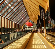 Belgijos paviljono viduje. Buvo ir demonstracija, kaip gaminamas &scaron;okoladas su galimybe vietoje jo paragauti.