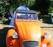&bdquo;Citro&euml;n 2CV&ldquo; klubo i&scaron; Suomijos nariai vie&scaron;i Kauno kempinge