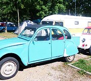 &bdquo;Citro&euml;n 2CV&ldquo; klubo i&scaron; Suomijos nariai vie&scaron;i Kauno kempinge